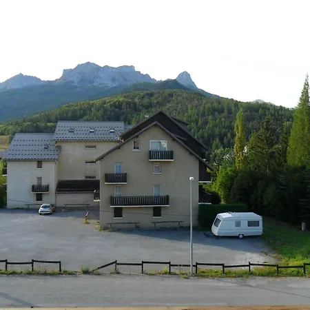 Apartamento Avec Balcon A Barcelonnette, 4 Couchages - Fr-1-804-33